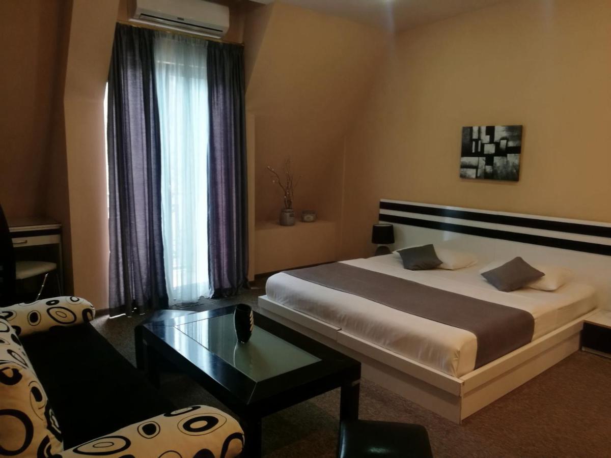 Hotel Diplomat Tiflis Exterior foto